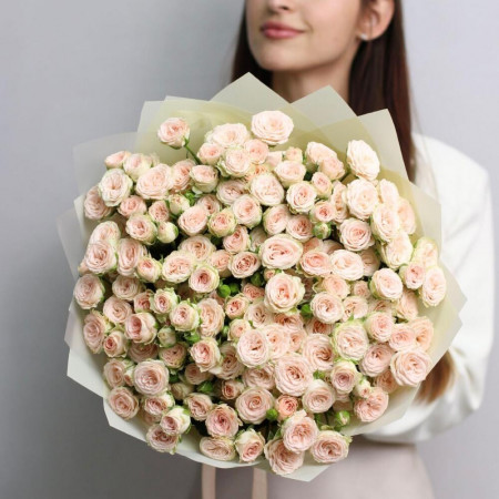 Букет из 35 кремовых кустовых роз Рослин. Букет 392 Kimbirly Flowers