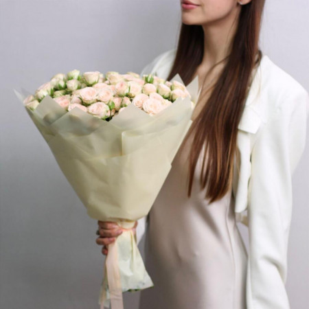 Букет из 35 кремовых кустовых роз Рослин. Букет 392 Kimbirly Flowers
