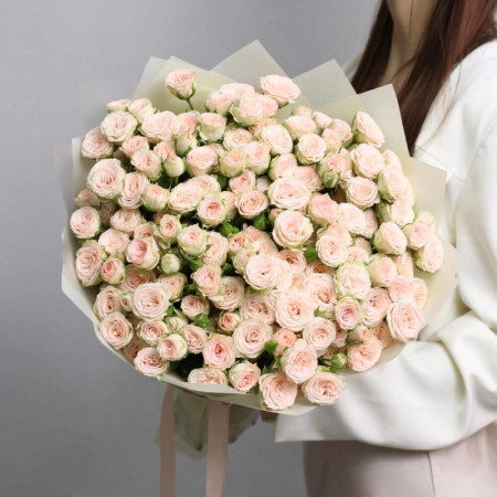 Букет из 35 кремовых кустовых роз Рослин. Букет 392 Kimbirly Flowers