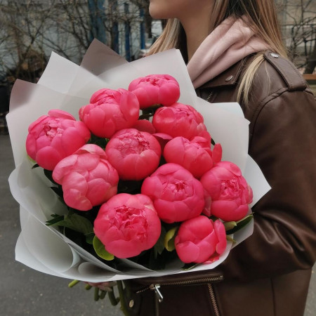 11 коралловых пионов Корал шарм. Букет 216 Kimbirly Flowers