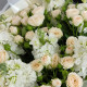 Букет из ароматной маттиолы и кустовых роз Рослин. Букет 179 Kimbirly Flowers