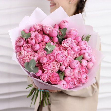 19 кустовых пионовидных роз Сильва Пинк с эвкалиптом. Букет 396 Kimbirly Flowers