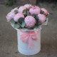 11 розовых пионов Сара Бернар с эвкалиптом в шляпной коробке. Букет 74 Kimbirly Flowers